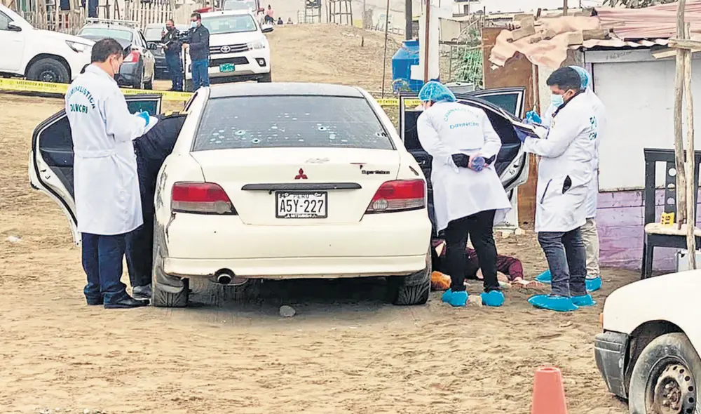 Conmoción. Cuatro de las víctimas murieron en este auto acribillado al amanecer en Ancón. Foto: difusión Conmoción. Cuatro de las víctimas murieron en este auto acribillado al amanecer en Ancón. Foto: difusión