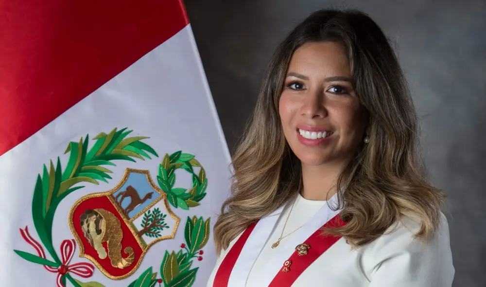 Amuruz juró como congresista el último 23 de julio. Foto: Facebook de Rosselli Amuruz Amuruz juró como congresista el último 23 de julio. Foto: Facebook de Rosselli Amuruz