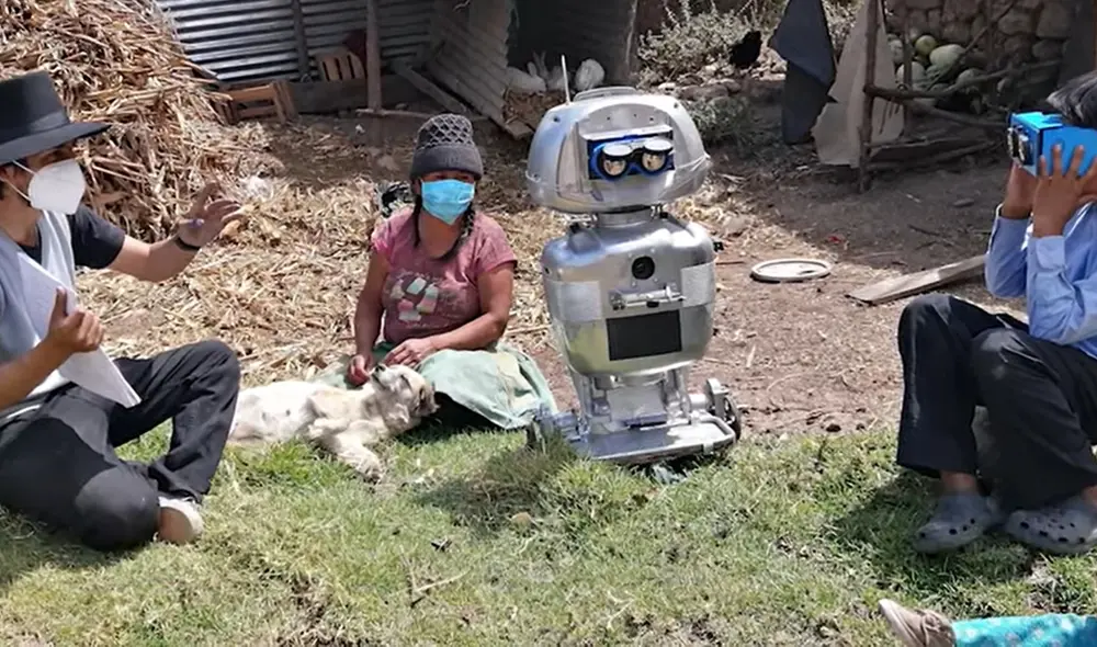 Kipi está hecha a base de piezas electrónicas y reciclables. Foto: Andina