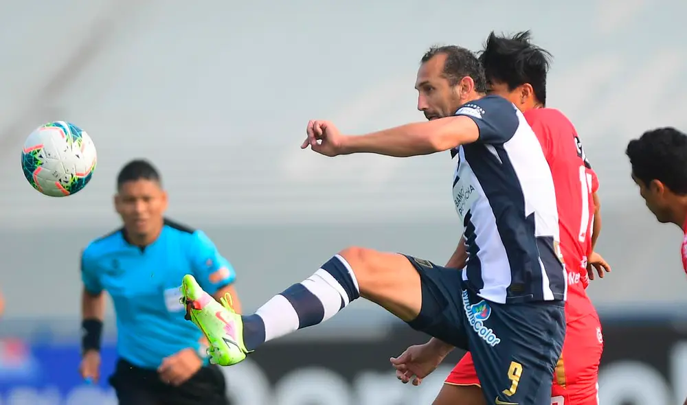 Los íntimos se fueron al descanso ganando por la mínima. Foto: Liga de Fútbol Profesional