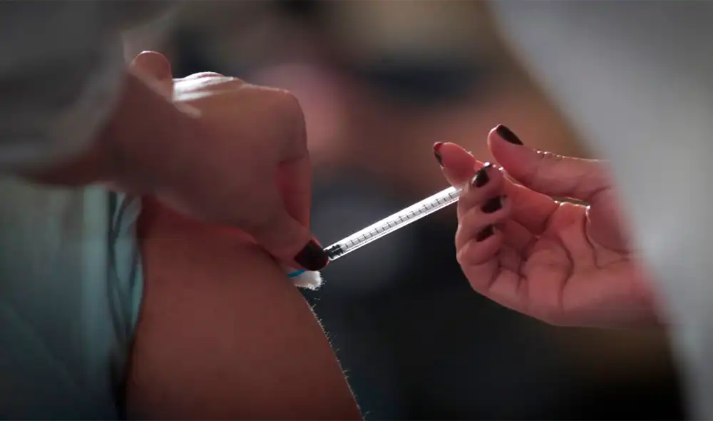 Sao Paulo, la ciudad con más casos y muertes por la COVID-19, puso fin a las últimas medidas de restricción sanitaria impuestas para frenar la pandemia, a excepción de la presencia de público en eventos deportivos. Foto: EFE Sao Paulo, la ciudad con más casos y muertes por la COVID-19, puso fin a las últimas medidas de restricción sanitaria impuestas para frenar la pandemia, a excepción de la presencia de público en eventos deportivos. Foto: EFE