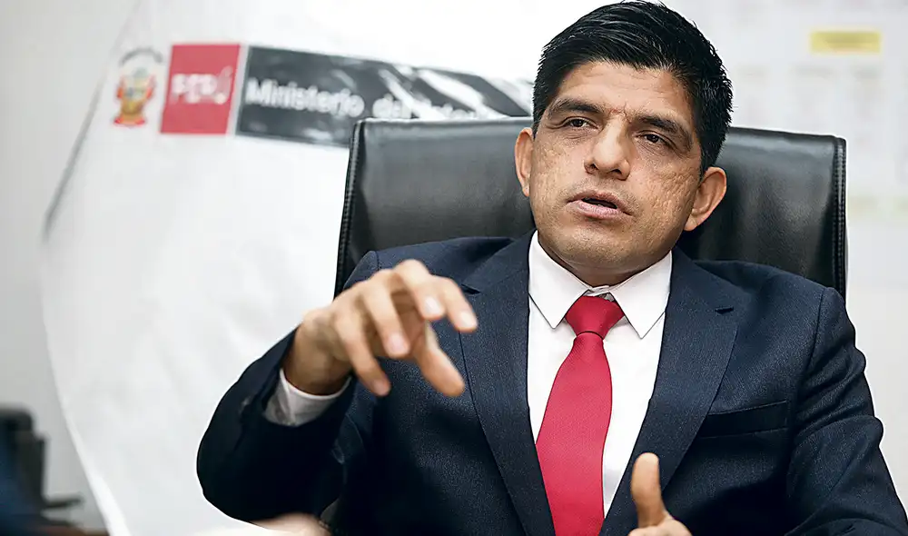 El ministro. La resolución de Control Interno de Lambayeque, aunque pudiera haber sido benévola en exceso respecto de Carrasco, no deja de tener lógica: más culpa tienen sus jefes. Foto: Félix Contreras/La República El ministro. La resolución de Control Interno de Lambayeque, aunque pudiera haber sido benévola en exceso respecto de Carrasco, no deja de tener lógica: más culpa tienen sus jefes. Foto: Félix Contreras/La República