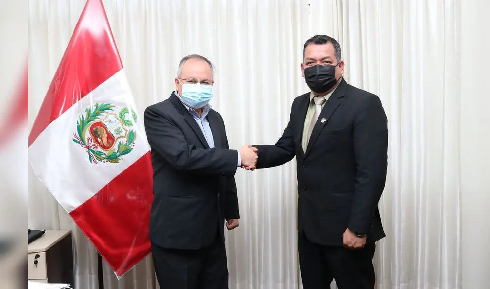 Parlamentario Darwin Espinoza con el rector de la Uladech.