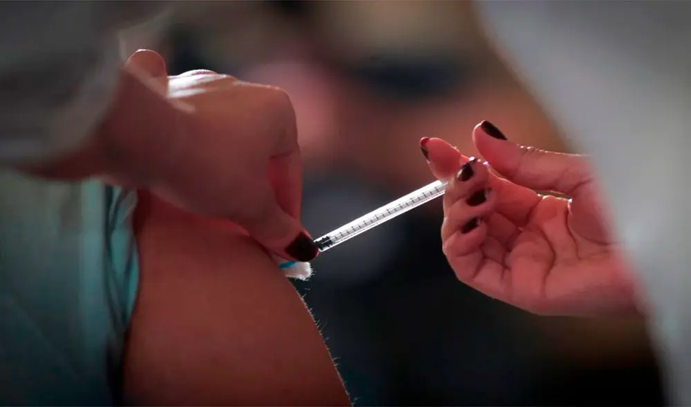 Sao Paulo, la ciudad con más casos y muertes por la COVID-19, puso fin a las últimas medidas de restricción sanitaria impuestas para frenar la pandemia, a excepción de la presencia de público en eventos deportivos. Foto: EFE Sao Paulo, la ciudad con más casos y muertes por la COVID-19, puso fin a las últimas medidas de restricción sanitaria impuestas para frenar la pandemia, a excepción de la presencia de público en eventos deportivos. Foto: EFE