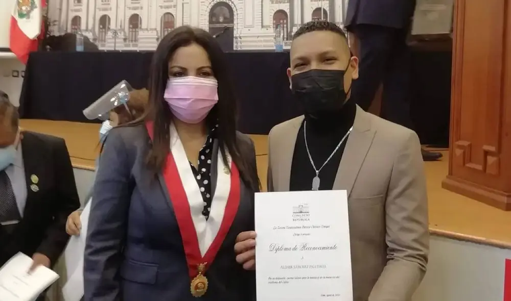 Aldair Sánchez y Patricia Chirinos en el Congreso de la República. Foto: Aldair Sánchez/ Instagram Aldair Sánchez y Patricia Chirinos en el Congreso de la República. Foto: Aldair Sánchez/ Instagram