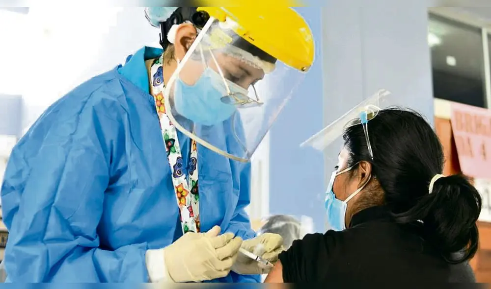Brigadas. La labor de las enfermeras ha sido vital para que Tacna avance en la vacunación. Trabajan en jornadas de hasta doce horas. Brigadas. La labor de las enfermeras ha sido vital para que Tacna avance en la vacunación. Trabajan en jornadas de hasta doce horas.