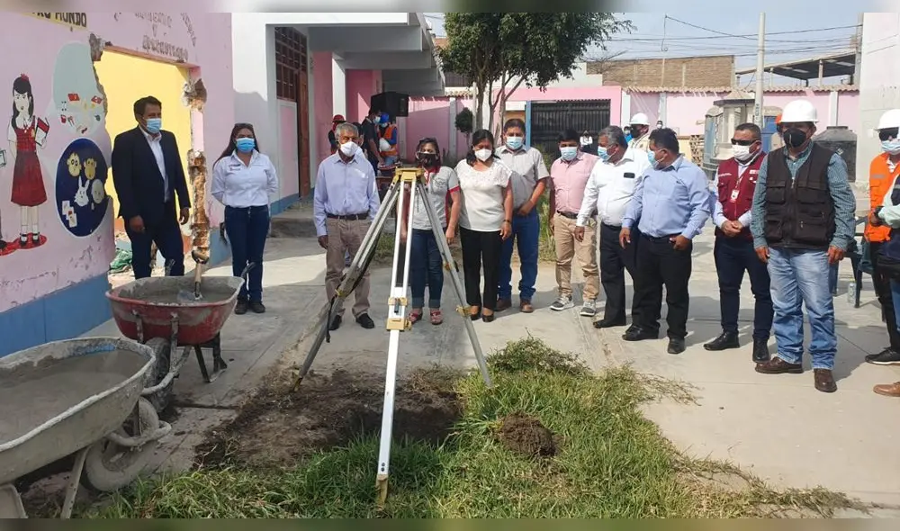 Colocación de la primera piedra de la reconstrucción de la I.E. N.º 10133 Santa Rosa de Lima en Mochumí. Foto: ARCC
