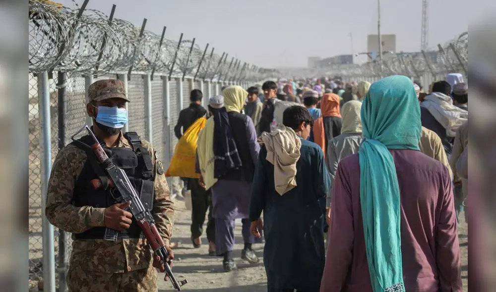 En la frontera entre Pakistán y Afganistán, hay un aviso que indica que se dispará a quienes intenten cruzarla. Foto: AFP/referencial En la frontera entre Pakistán y Afganistán, hay un aviso que indica que se dispará a quienes intenten cruzarla. Foto: AFP/referencial