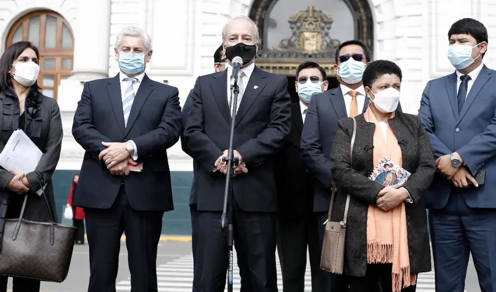 Guerra saludó a las bancadas de Avanza País, Renovación Popular y Partido Morado por votar en contra del voto de confianza. Foto: Antonio Melgarejo/La República Guerra saludó a las bancadas de Avanza País, Renovación Popular y Partido Morado por votar en contra del voto de confianza. Foto: Antonio Melgarejo/La República
