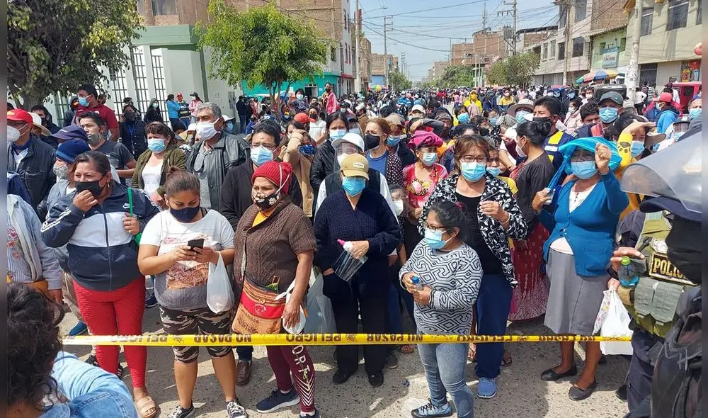 Cientos de personas participan de vacunatón. Foto: Clinton Medina/La República. Cientos de personas participan de vacunatón. Foto: Clinton Medina/La República.