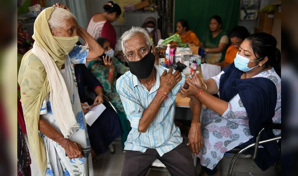 Una fuerte ola de contagios azotó el país, donde murieron más de 200.000 personas entre abril.y mayo. Foto: Narinder Nanu/AFP Una fuerte ola de contagios azotó el país, donde murieron más de 200.000 personas entre abril.y mayo. Foto: Narinder Nanu/AFP
