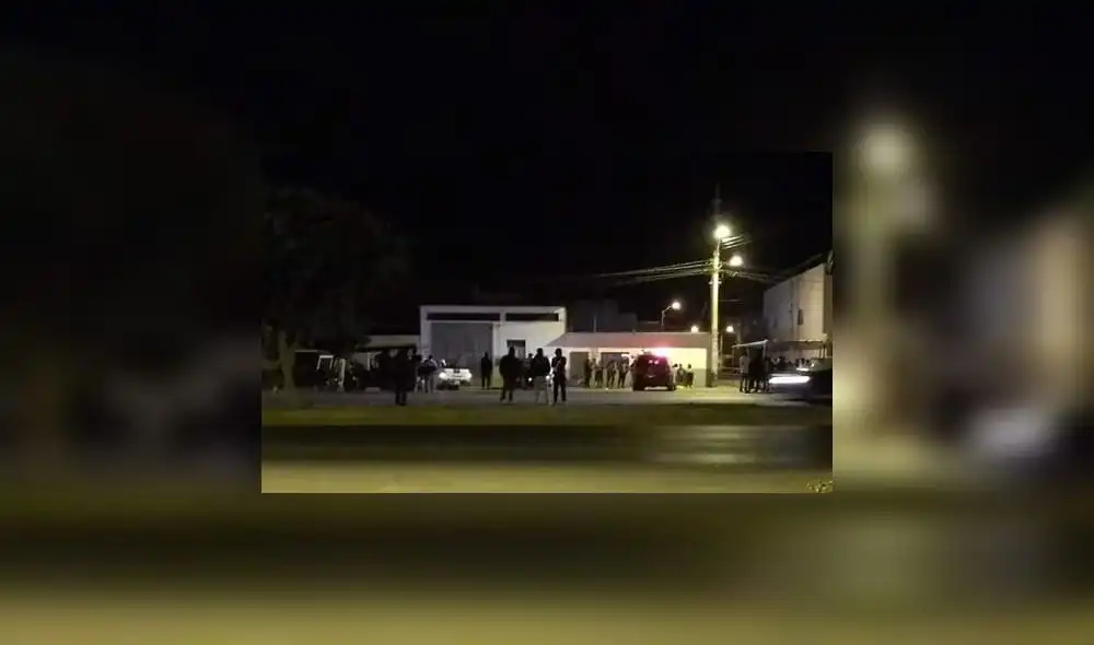 Por varias horas, los presentes esperaron al representante del Ministerio Público para el levantamiento del cadáver. Foto: difusión