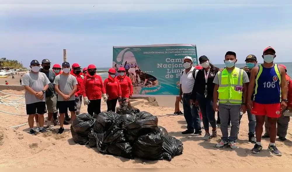 Una jornada de limpieza realizaron en las playas de Máncora y San Pedro en Talara. Fotos: Diusión. Una jornada de limpieza realizaron en las playas de Máncora y San Pedro en Talara. Fotos: Diusión.