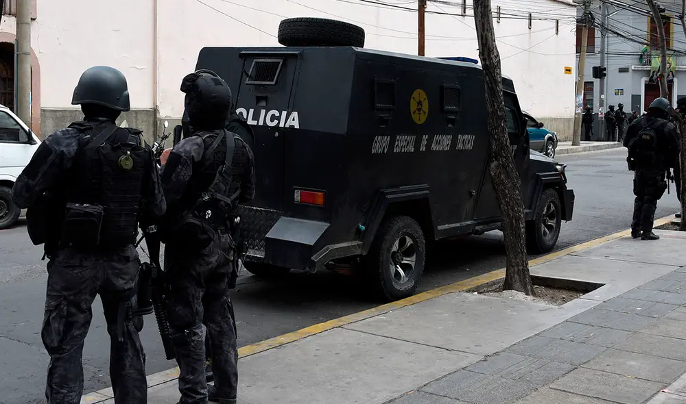 Los agentes policiales llegaron a la vivienda y trasladaron a los menores de edad al hospital de Copacabana (Bolivia), a donde llegaron “sin signos vitales”. Foto: AFP/referencial