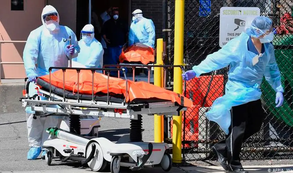 La capacidad de atención de los hospitales se ha visto rebasada y los depósitos de cadáveres están llegando a su máxima capacidad. Foto: AFP