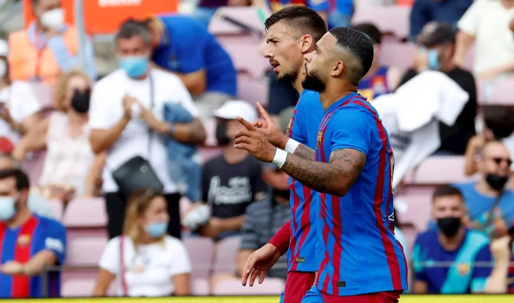 Memphis Depay convirtió el segundo gol del Barcelona. Foto: EFE