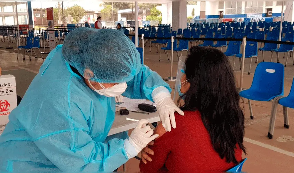 Personal de vacunación instó a la ciudadanía a acudir a los centros de inmunización. Foto: Gianella Aguirre / URPI - LR Personal de vacunación instó a la ciudadanía a acudir a los centros de inmunización. Foto: Gianella Aguirre / URPI - LR