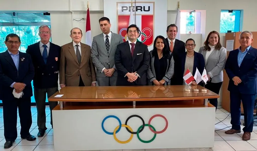 Renzo Manyari y su junta directiva. Foto: COP