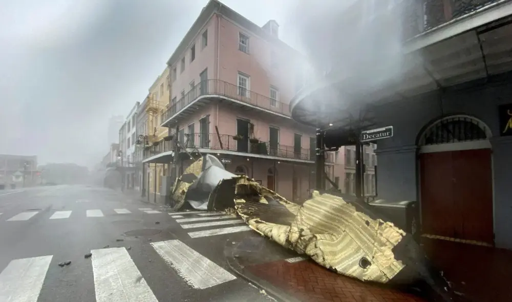 En el Barrio Francés de Nueva Orleans (Luisiana), corazón histórico y turístico de la ciudad, se registraron graves daños materiales. Foto: AFP En el Barrio Francés de Nueva Orleans (Luisiana), corazón histórico y turístico de la ciudad, se registraron graves daños materiales. Foto: AFP