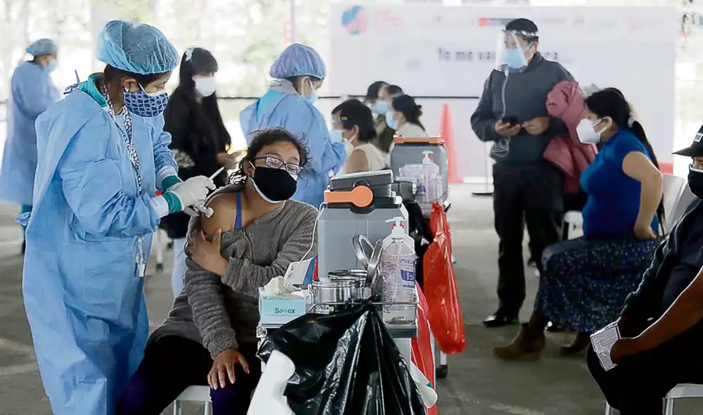 Labor. Enfermeras celebran hoy su día. La mayoría tendrá un descanso, pero un grupo vacunará a menores con comorbilidades. Foto: John Reyes/La República Labor. Enfermeras celebran hoy su día. La mayoría tendrá un descanso, pero un grupo vacunará a menores con comorbilidades. Foto: John Reyes/La República