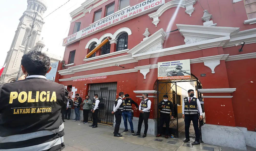 Sin mencionarlo, Frente Patria Grande se refirió a la operación judicial en la sede de Perú Libre. Foto: AFP