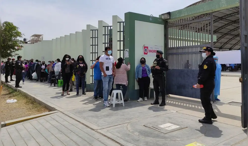 Fernández Muro espera que aglomeraciones suscitadas no propicien un brote de la variante Delta. Foto: La República Fernández Muro espera que aglomeraciones suscitadas no propicien un brote de la variante Delta. Foto: La República