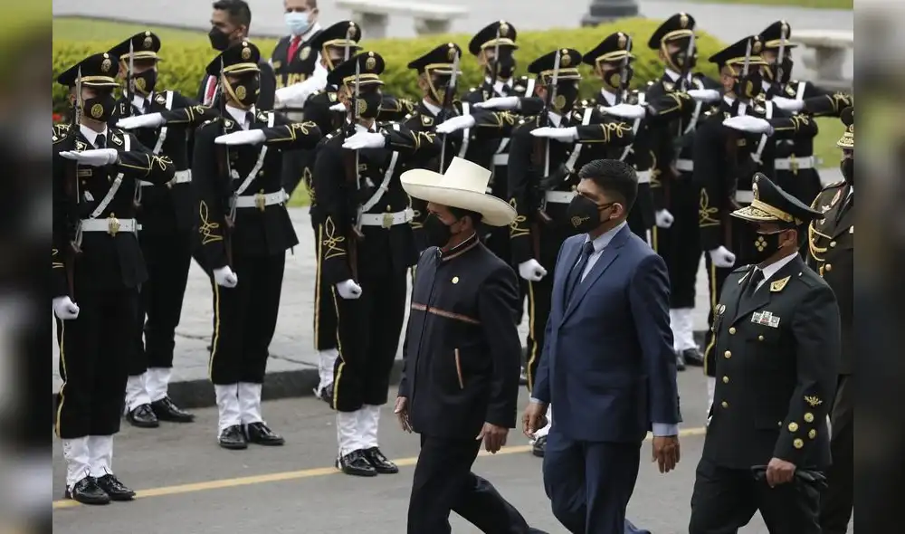 Pedro Castillo también estuvo presente en la parada policial de este 30 de agosto. Foto: Marco Cotrina