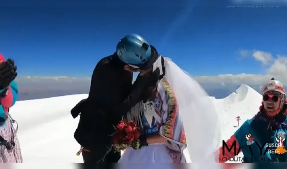 Jhonny le pidió matrimonio a Heydi en el pico del Huayna Potosí a 6.088 metros de altitud. Foto: Captura de YouTube Jhonny le pidió matrimonio a Heydi en el pico del Huayna Potosí a 6.088 metros de altitud. Foto: Captura de YouTube