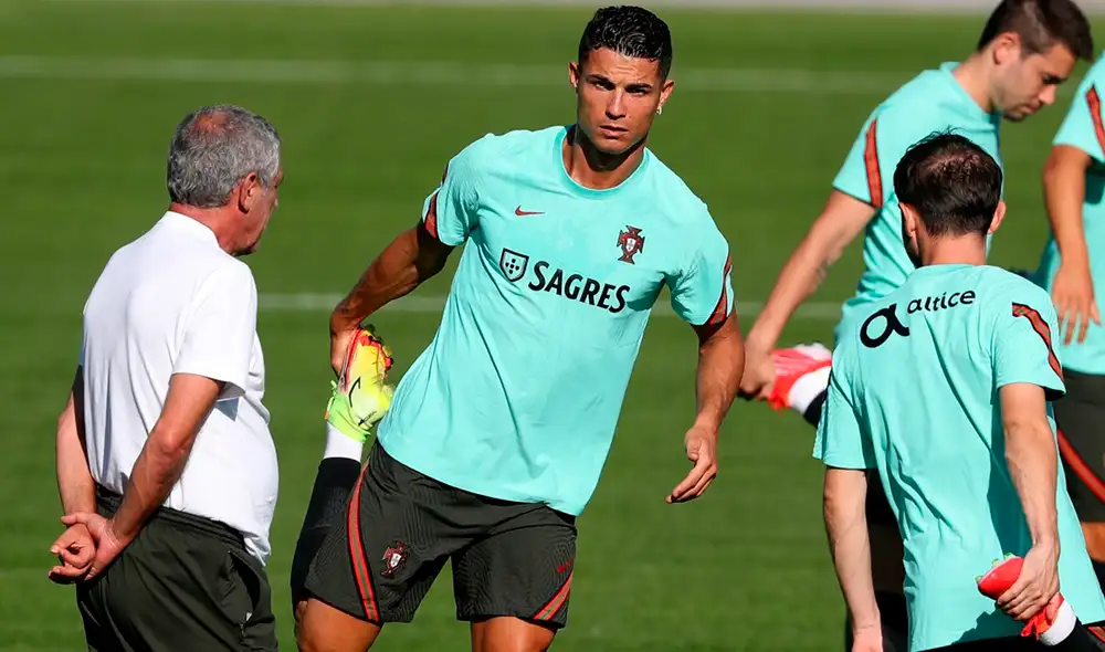 Cristiano Ronaldo en el entrenamiento de Portugal con miras a las eliminatorias rumbo al Mundial Qatar 2022. Foto: AFP Cristiano Ronaldo en el entrenamiento de Portugal con miras a las eliminatorias rumbo al Mundial Qatar 2022. Foto: AFP