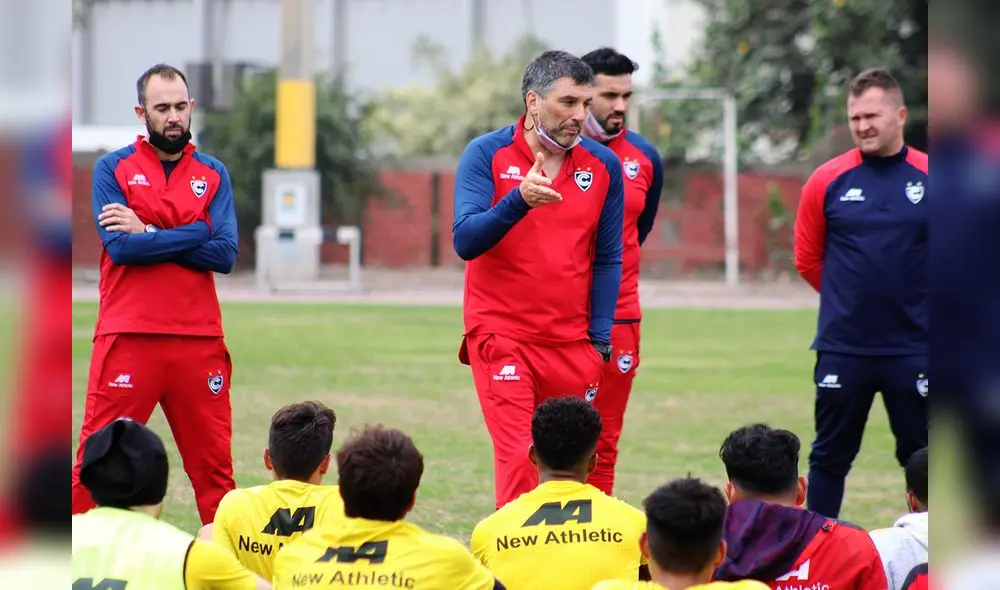 Gerardo Ameli en los entrenamientos de Cienciano antes del clásico ante Melgar. Foto: Cienciano