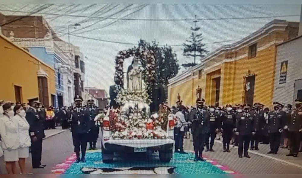 Policías rindieron homenaje a su patrona Santa Rosa de Lima. Foto: captura de N60 Policías rindieron homenaje a su patrona Santa Rosa de Lima. Foto: captura de N60