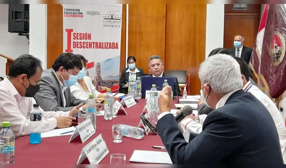 En sesión descentralizada se conformaron seis grupos de trabajo. Foto: difusión