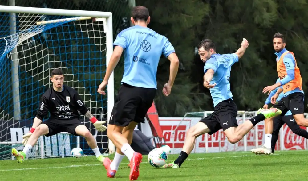Óscar Washington Tabárez planea cambios en su equipo ante las ausencias en el ataque. Foto: AUF Óscar Washington Tabárez planea cambios en su equipo ante las ausencias en el ataque. Foto: AUF