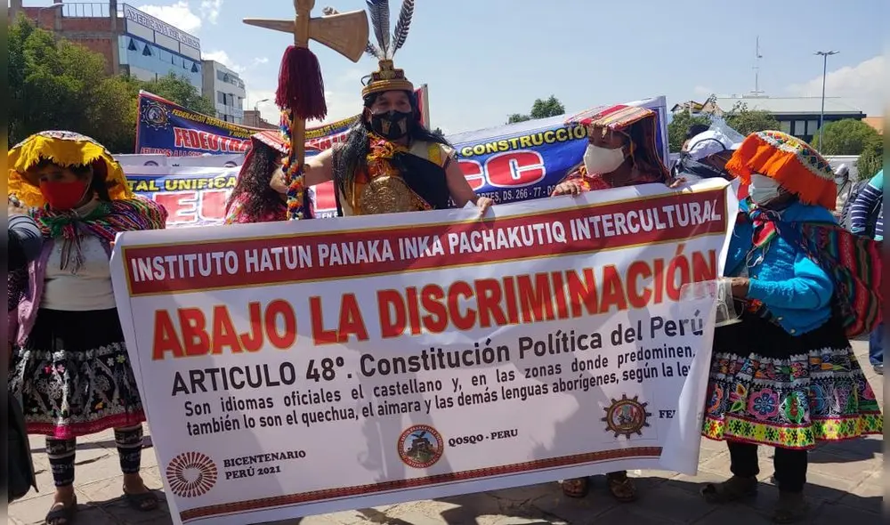 Manifestantes utilizaron trajes típicos durante marcha. Foto: La República