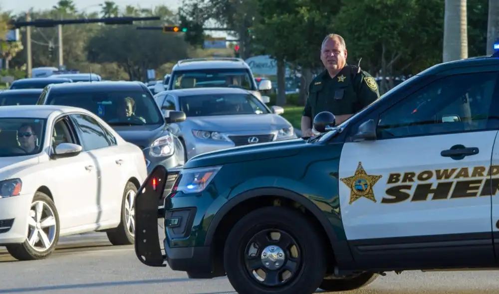 Conforme a "Everytown", organización norteamericana en contra del uso de armas de fuego, durante el 2021 ha habido 43 incidentes armados en escuelas del país. Foto: EFE