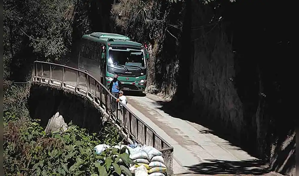 Ruta Hiram Bingham. Vía de más de 8 kilómetros desde Aguas Calientes hasta la ciudadela de Machupicchu es operada por Consettur. Municipio de Urubamba convocará a licitación.