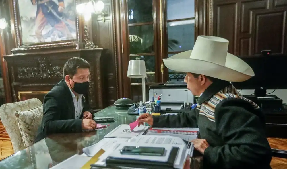 Versiones señalaban que podría haber desacuerdos entre Pedro Castillo y Guido Bellido, respecto a la continuidad de Iber Maraví como ministro de Trabajo. Foto: Twitter / Pedro Castillo Versiones señalaban que podría haber desacuerdos entre Pedro Castillo y Guido Bellido, respecto a la continuidad de Iber Maraví como ministro de Trabajo. Foto: Twitter / Pedro Castillo
