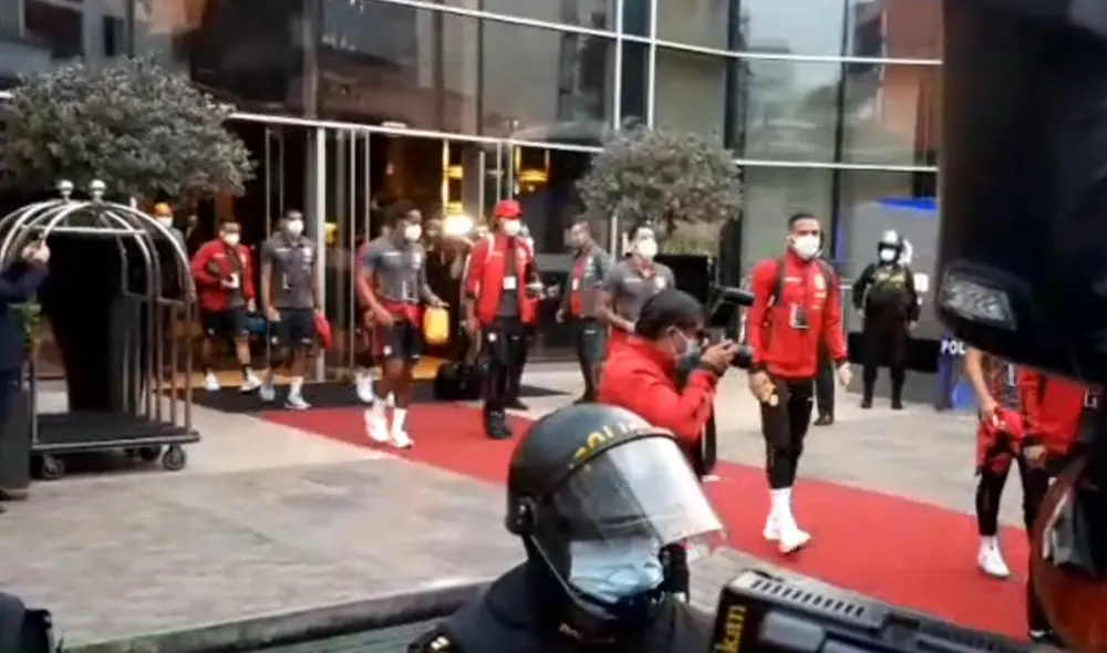 Selección peruana rumbo a Estadio Nacional. Foto: captura de Facebook/La República