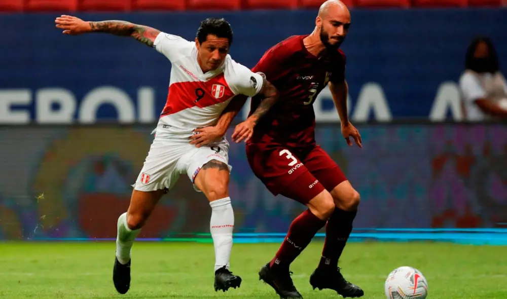 Gianluca Lapadula cumplió su fecha de suspensión ante Uruguay y quedó habilitado para el encuentro ante Venezuela. ¿Será titular? Foto: EFE Gianluca Lapadula cumplió su fecha de suspensión ante Uruguay y quedó habilitado para el encuentro ante Venezuela. ¿Será titular? Foto: EFE