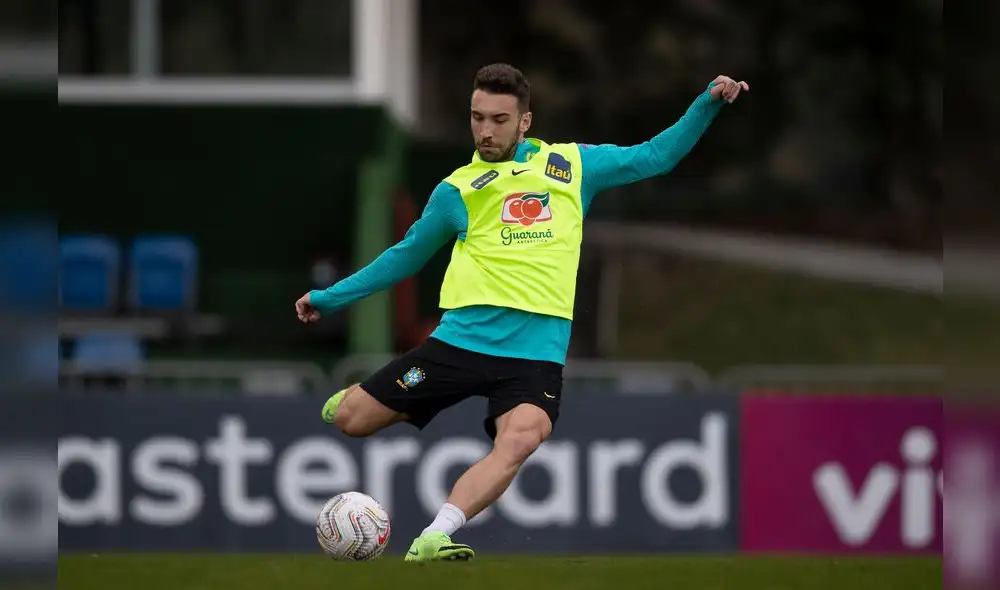Léo Ortiz, del Red Bull Bragantino, juega en el torneo local de Brasil. Foto: @CBF_Futebol