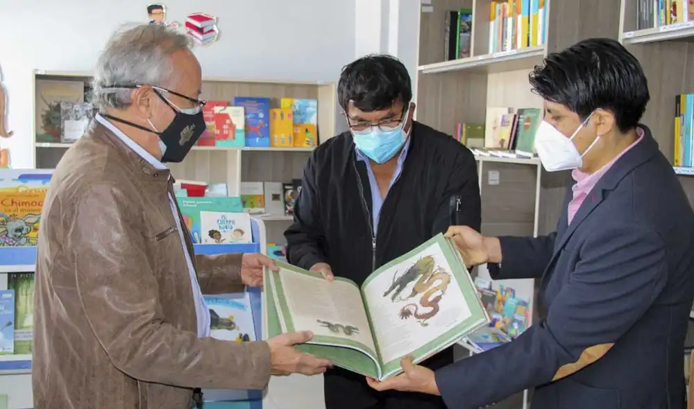 Entrega de textos servirá para mejorar bibliotecas de los municipios. Foto: Ministerio de Cultura Entrega de textos servirá para mejorar bibliotecas de los municipios. Foto: Ministerio de Cultura