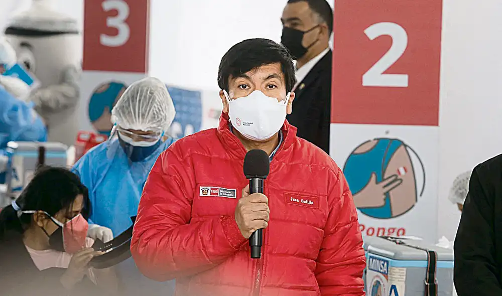 Ministro. Juan Cadillo pidió a los docentes ir a vacunatorios. Foto: difusión Ministro. Juan Cadillo pidió a los docentes ir a vacunatorios. Foto: difusión