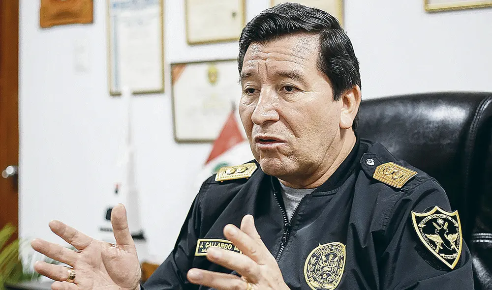 El general PNP Javier Gallardo Mendoza es el nuevo comandante general de la PNP. Dijo que no conoce a Vladimir Cerrón. Foto: Antonio Melgarejo/La República El general PNP Javier Gallardo Mendoza es el nuevo comandante general de la PNP. Dijo que no conoce a Vladimir Cerrón. Foto: Antonio Melgarejo/La República