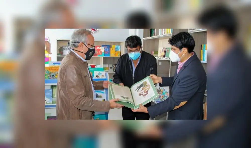 Además de libros, se donó mobiliario a bibliotecas. Foto. Ministerio de Cultura