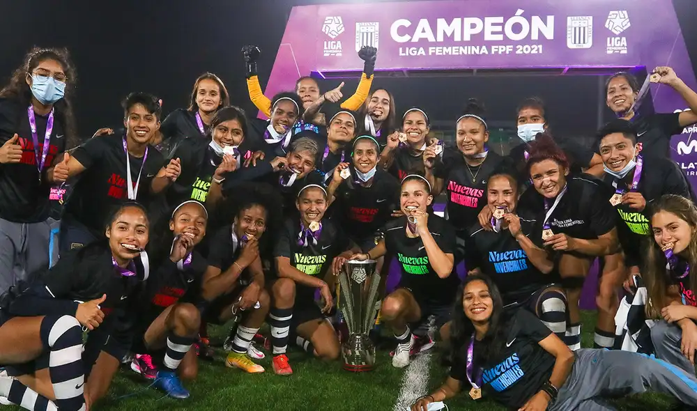 Alianza Lima y la felicidad de conseguir su primer título en su historia en el fútbol femenino. Foto: Liga Femenina FPF Alianza Lima y la felicidad de conseguir su primer título en su historia en el fútbol femenino. Foto: Liga Femenina FPF