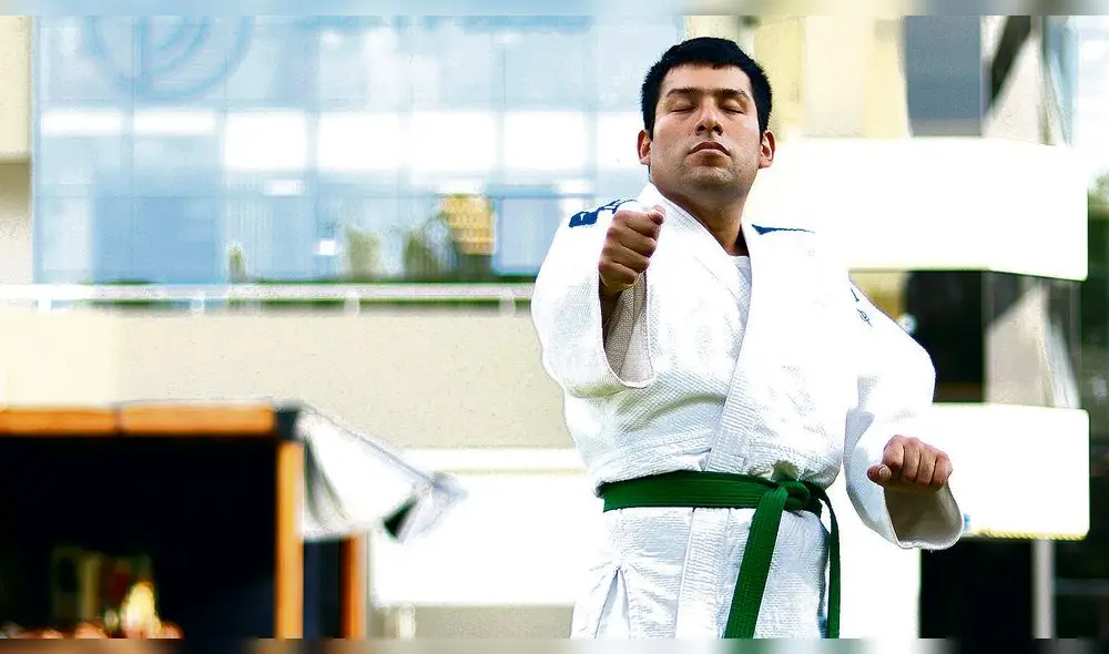 Mirada en alto. Fred Villalobos perdió la vista al nacer. Ello no le ha impedido ser un deportista destacado. Además es abogado.