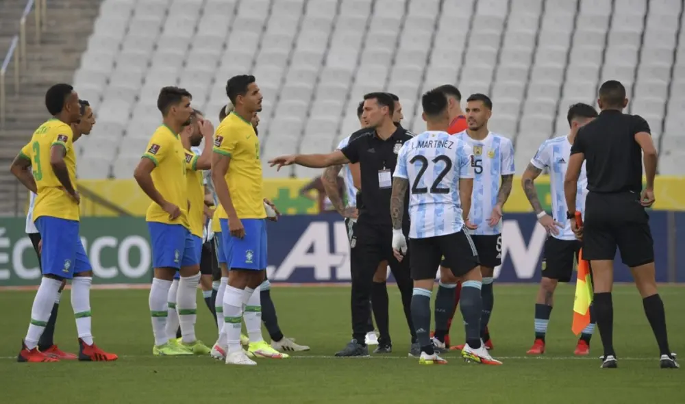 El duelo se detuvo abruptamente en Sao Paolo. Foto: AFP El duelo se detuvo abruptamente en Sao Paolo. Foto: AFP