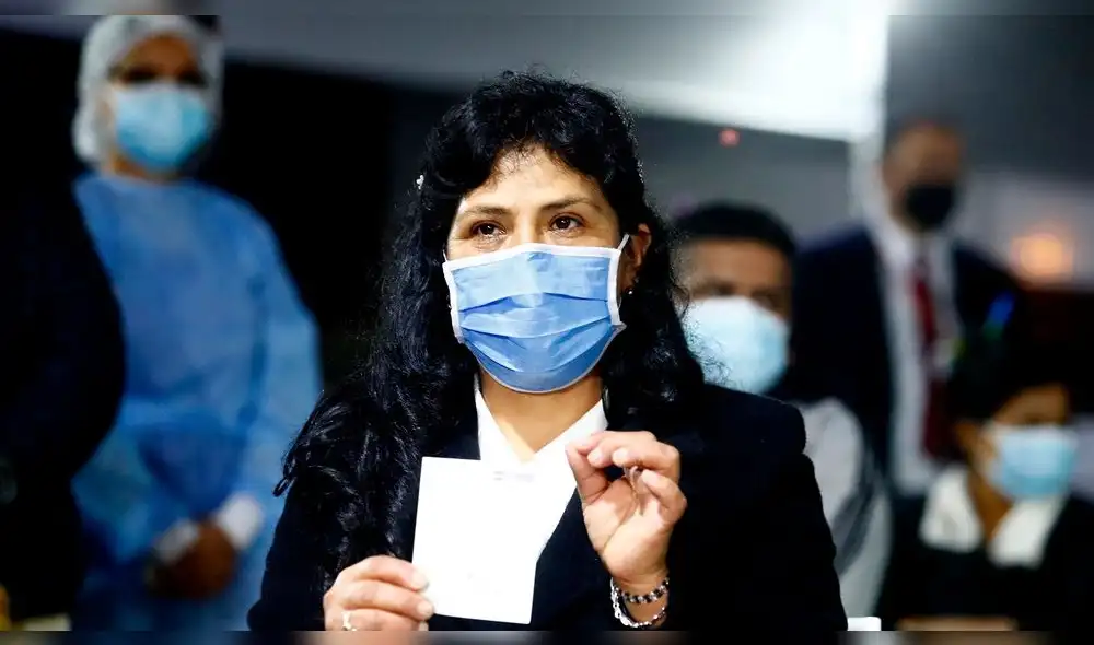 Primera dama Lilia Paredes recibió primera dosis de vacuna contra COVID-19 a inicios de agosto. Foto: Twitter