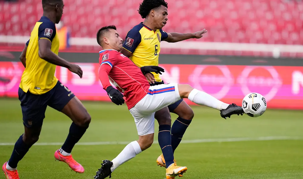 Ecuador busca tres puntos que lo coloquen en lo más alto de la tabla. Chile necesita recuperarse tras la derrota ante Chile. Foto: AFP