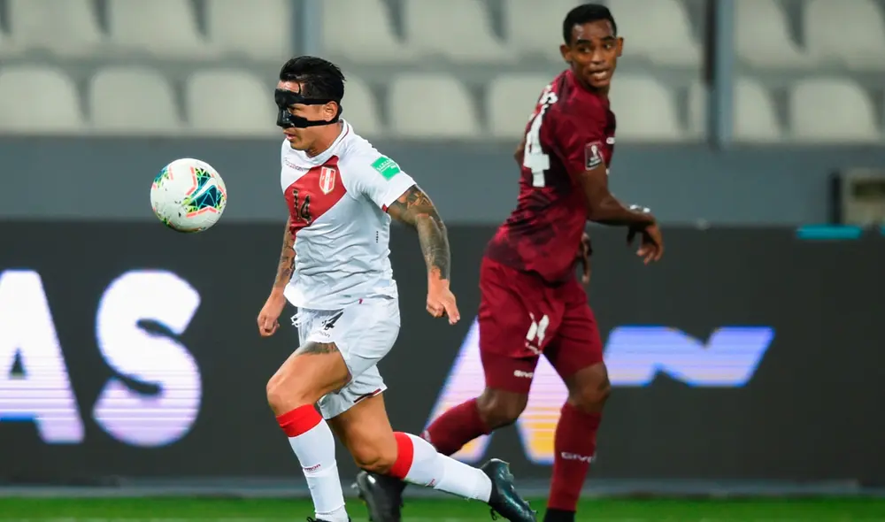 Con Lapadula la selección nacional intenta derrocar a los venezolanos. Foto: EFE Con Lapadula la selección nacional intenta derrocar a los venezolanos. Foto: EFE
